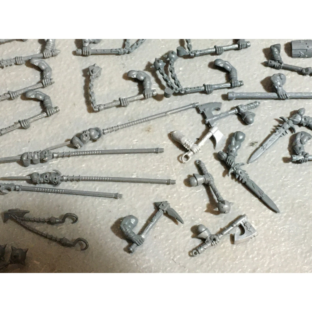 A21064 WARHAMMER FANTASY CHAOS MORTALS BITS LOT MARAUDERS WARRIORS FLAILS HEADS