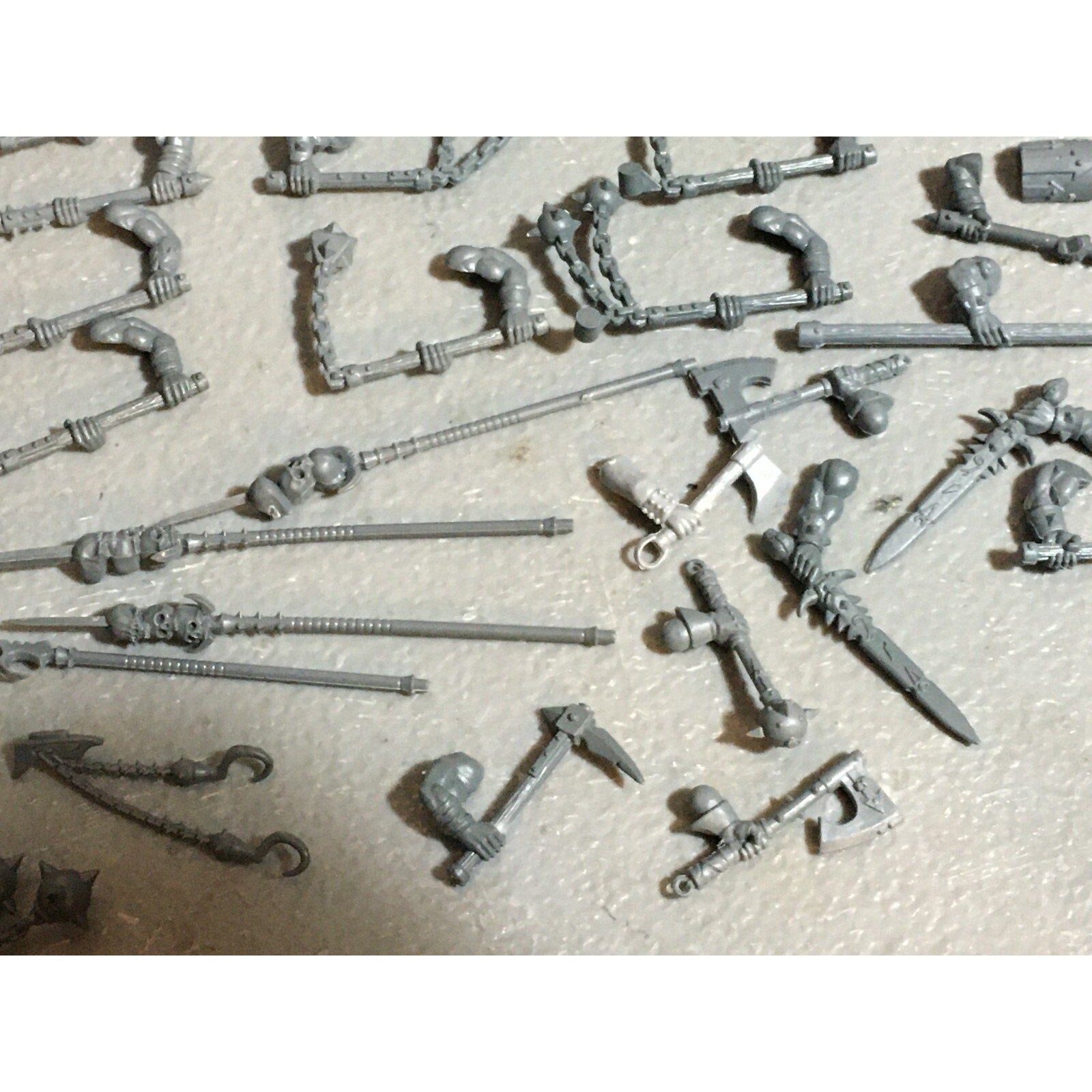 A21064 WARHAMMER FANTASY CHAOS MORTALS BITS LOT MARAUDERS WARRIORS FLAILS HEADS