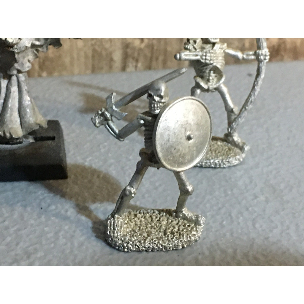 A32570 UNKNOWN MINIATURES METAL MINIATURES LOT SKELETON 4 PK + WRAITH