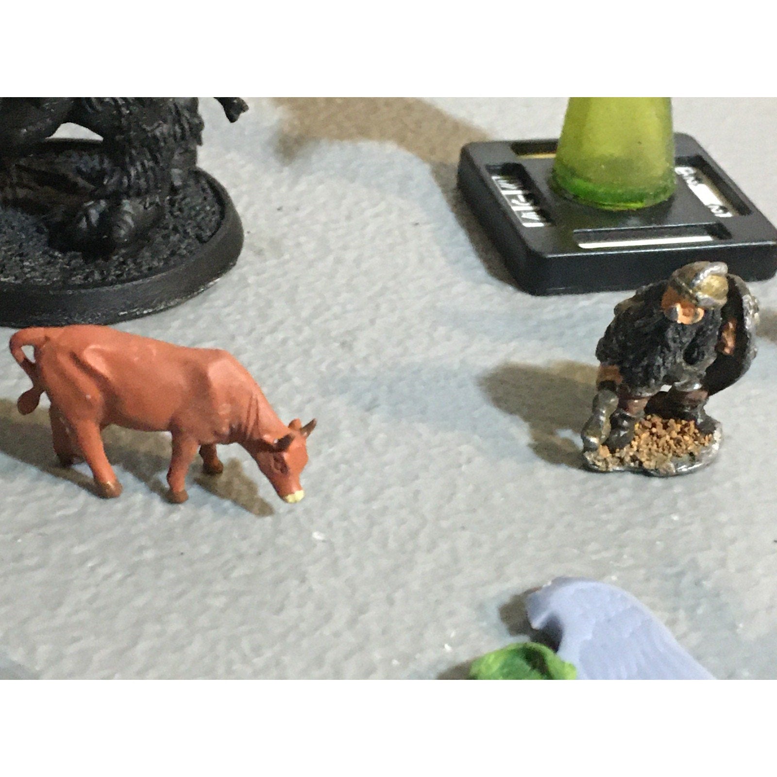 A32596 UNKNOWN MINIATURES RANDOM LOT SOME METAL BEAST WARRIOR FALLEN