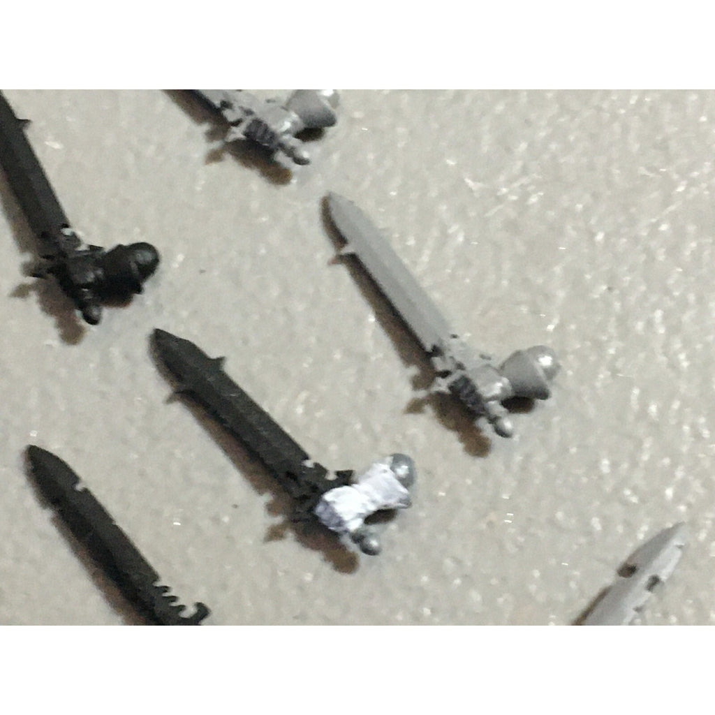 A22220 WARHAMMER FANTASY CHAOS MORTALS BITS LOT SWORD HANDS GAMES WORKSHOP