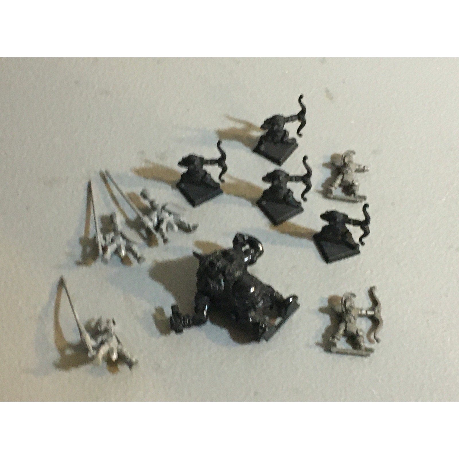A31465 MILTON BRADLEY BATTLE MASTERS WARHAMMER CHAOS THUG ARCHER & INCOMPLETE