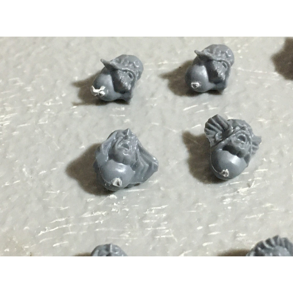 A22553 WARHAMMER 40K SPACE MARINES WOLVES BITS LOT HEADS SCOUT BROTHER GW