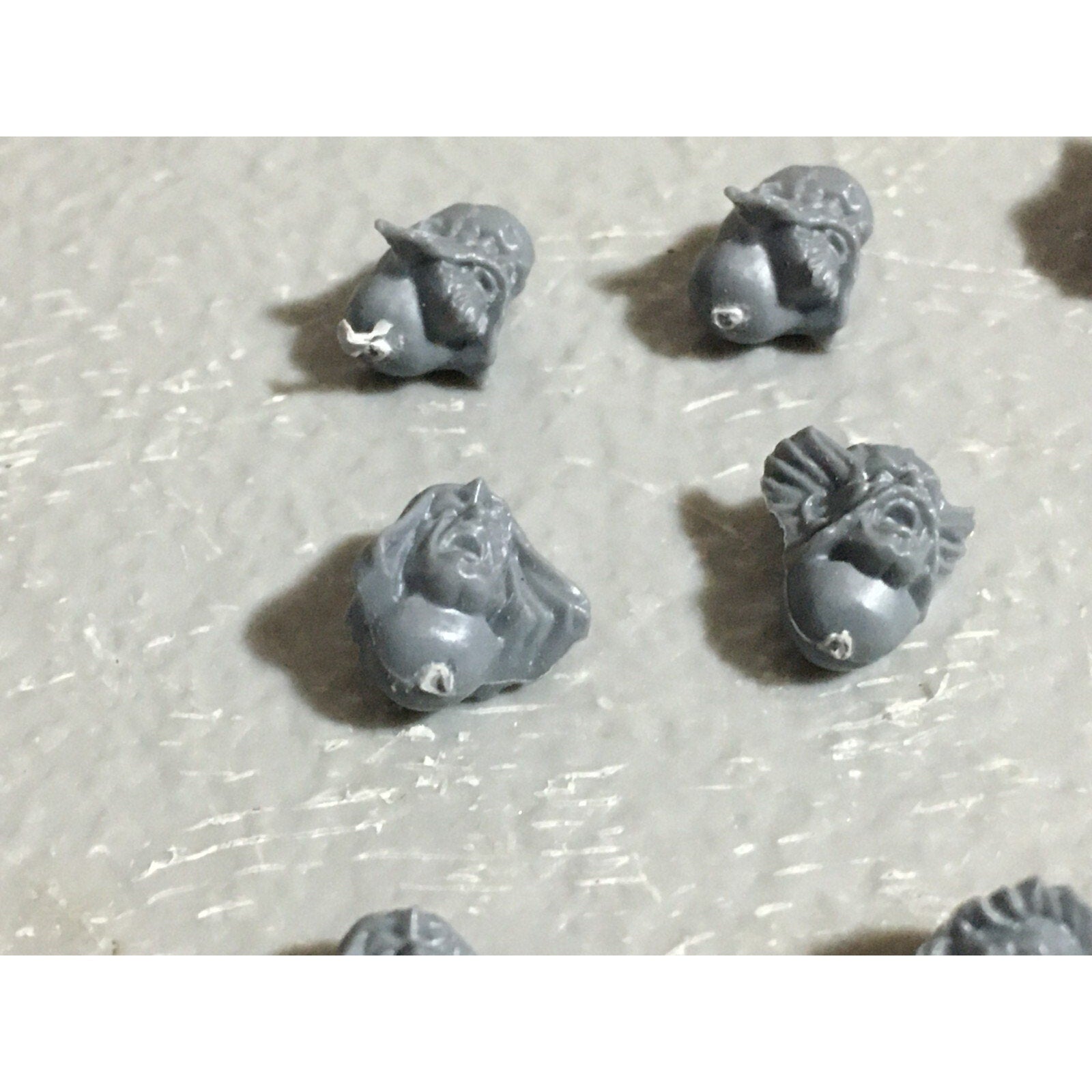 A22553 WARHAMMER 40K SPACE MARINES WOLVES BITS LOT HEADS SCOUT BROTHER GW
