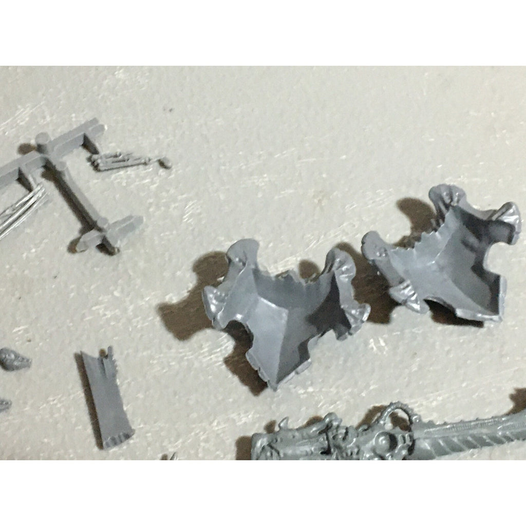 A22321 WARHAMMER 40K TYRANIDS BITS LOT MIXED GAMES WORKSHOP GW