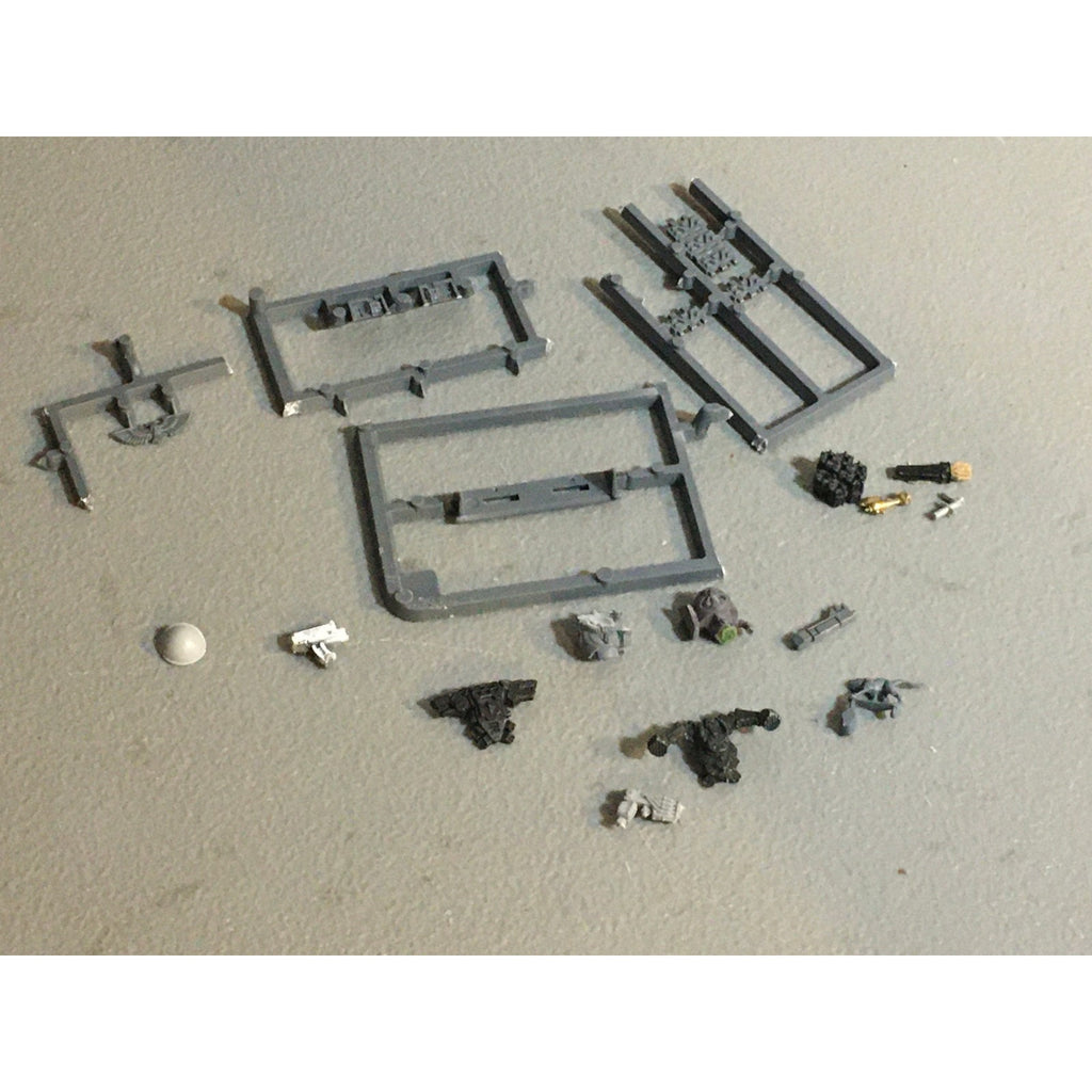 A32874 WARHAMMER 40K MIXED BITS LOT SPACE MARINES WOLVES CHAOS GW