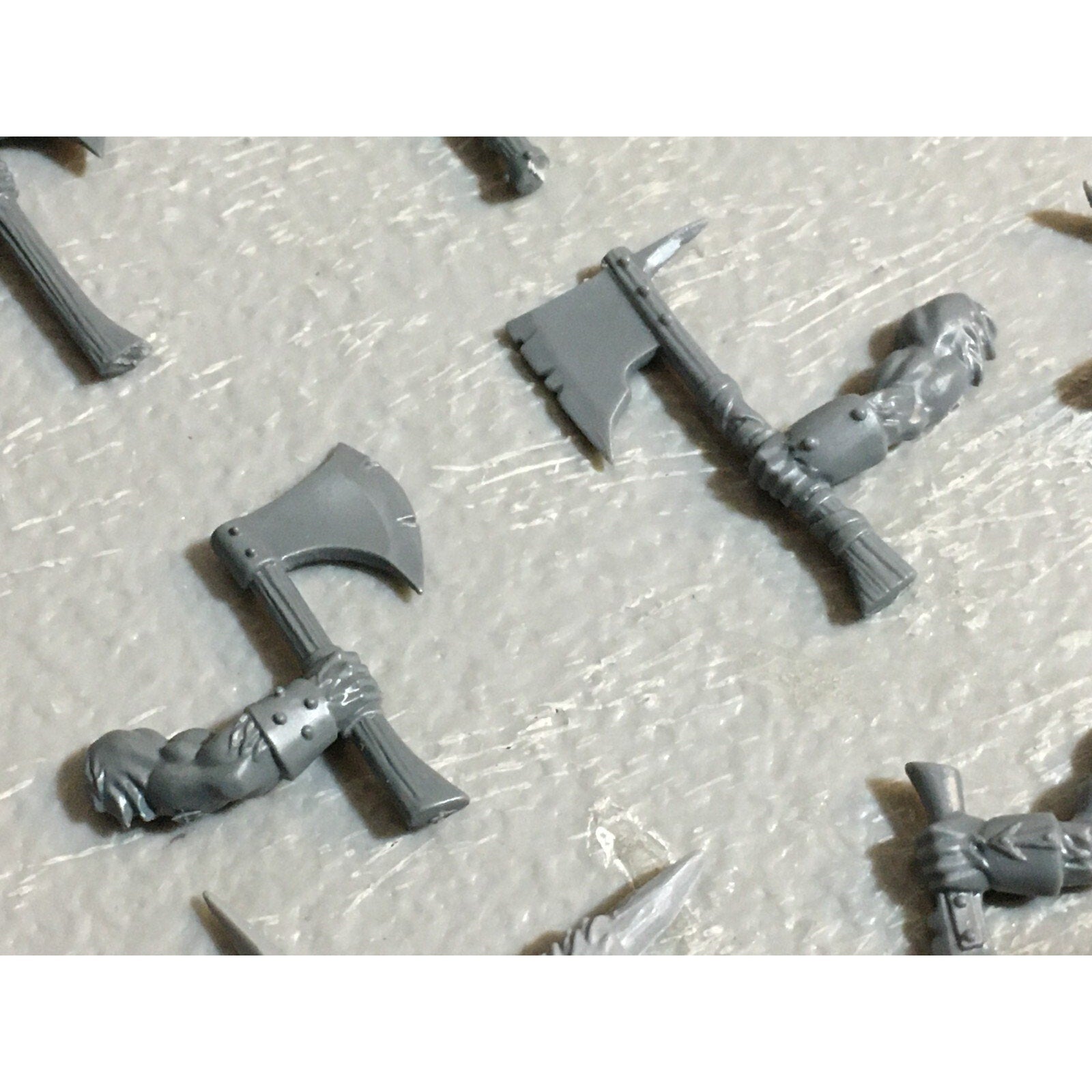 A23125 WARHAMMER FANTASY CHAOS BEASTMEN BITS LOT GORS BANNERS ARMS GW