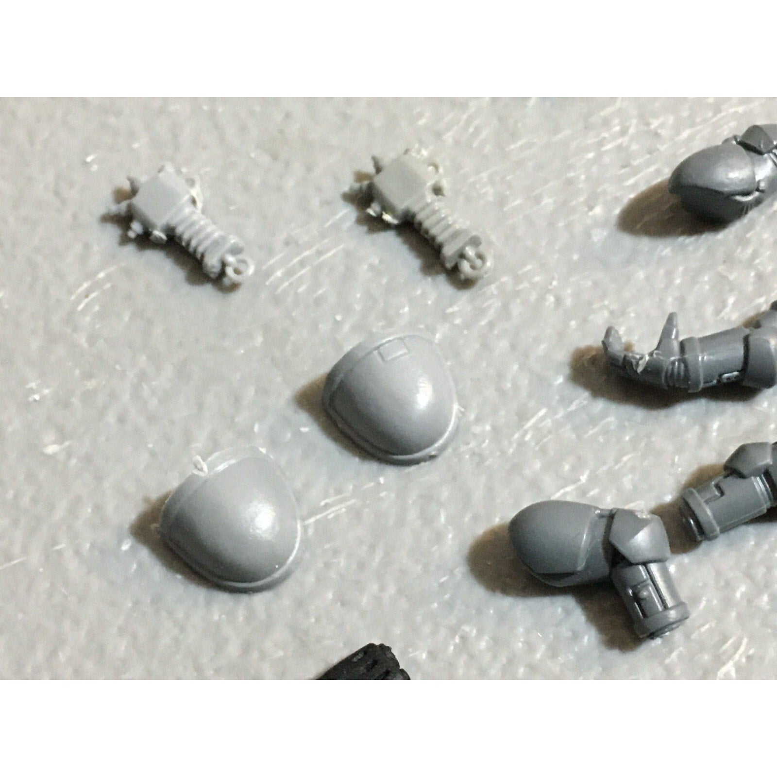A23259 WARHAMMER 40K SPACE MARINES BITS LOT ARMS GAMES WORKSHOP GW