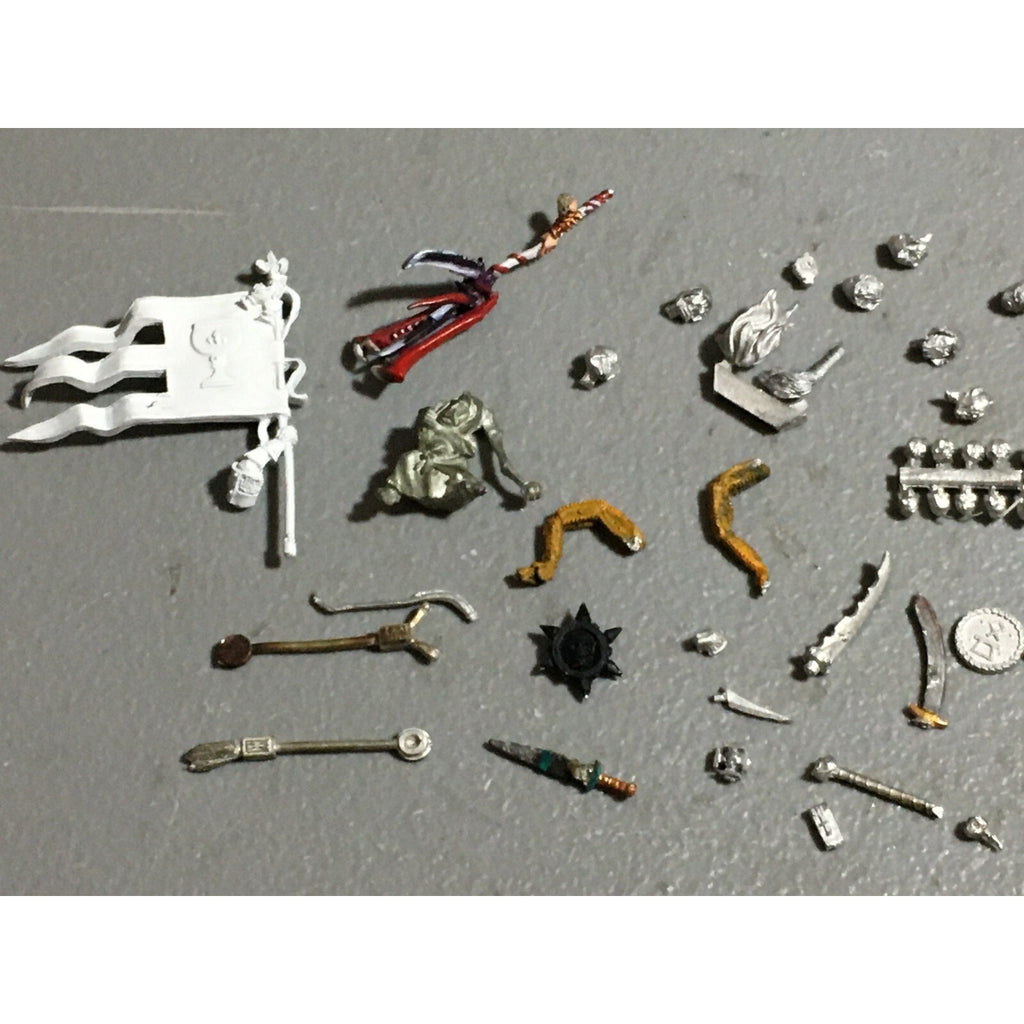A22408 WARHAMMER FANTASY MIXED METAL BITS LOT HEADS ARMS WEAPONS GW