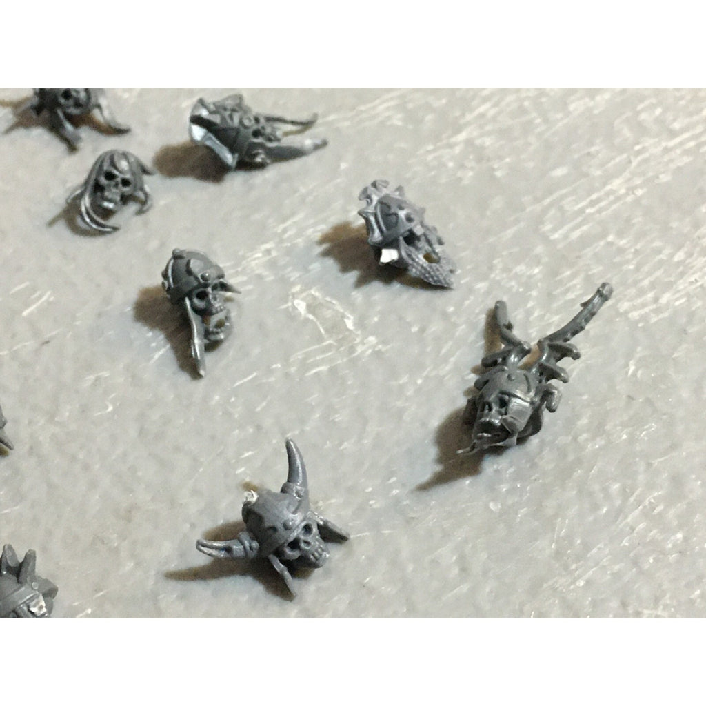 A23413 WARHAMMER FANTASY VAMPIRE COUNTS UNDEAD BITS LOT SKELETON WIGHT HEADS GW