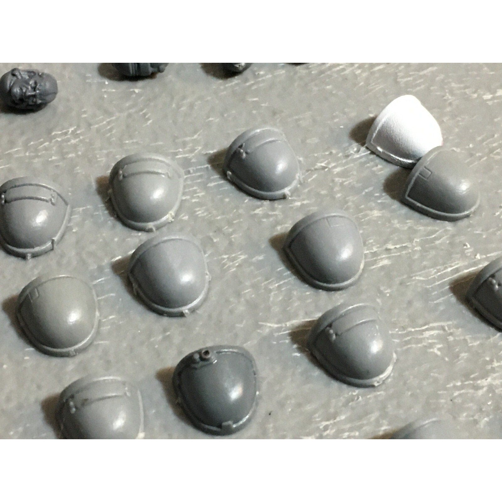 A23084 WARHAMMER 40K SPACE MARINES BITS LOT MIXED SHOULDER HEADS GAMES WORKSHOP