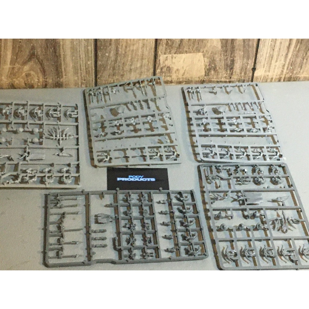 A33693 WARHAMMER FANTASY ORCS & GOBLINS BITS ON SPRUE LOT GOBLINS GW