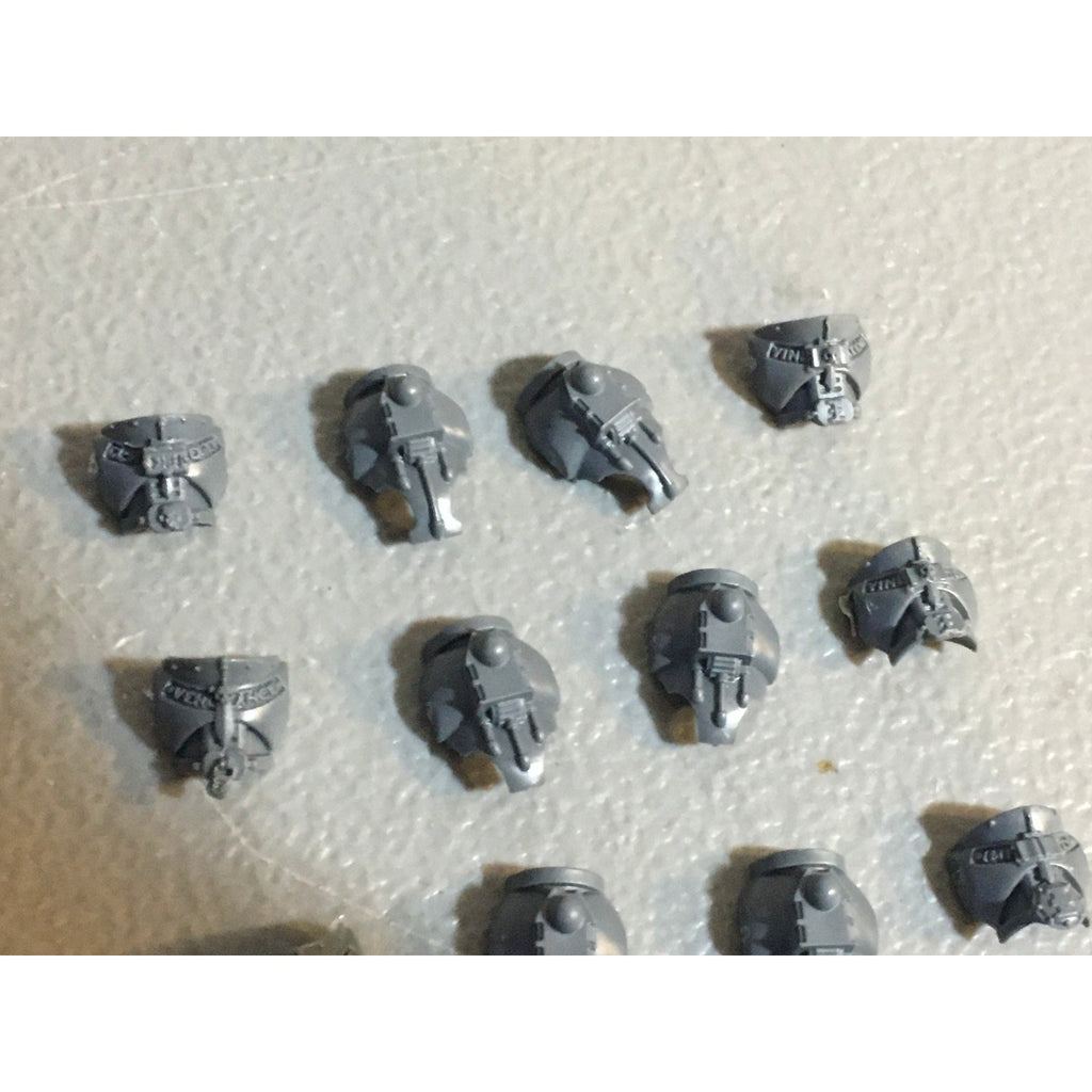 A29905 WARHAMMER 40K GREY KNIGHTS BITS LOT STRIKE TORSOS CHEST BACK GW