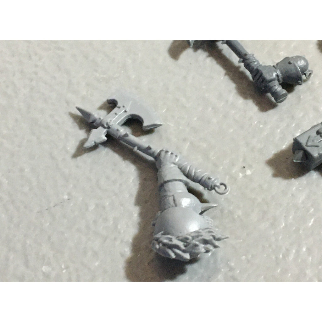 A22215 WARHAMMER FANTASY CHAOS MORTALS BITS LOT HAMMER HANDS GAMES WORKSHOP