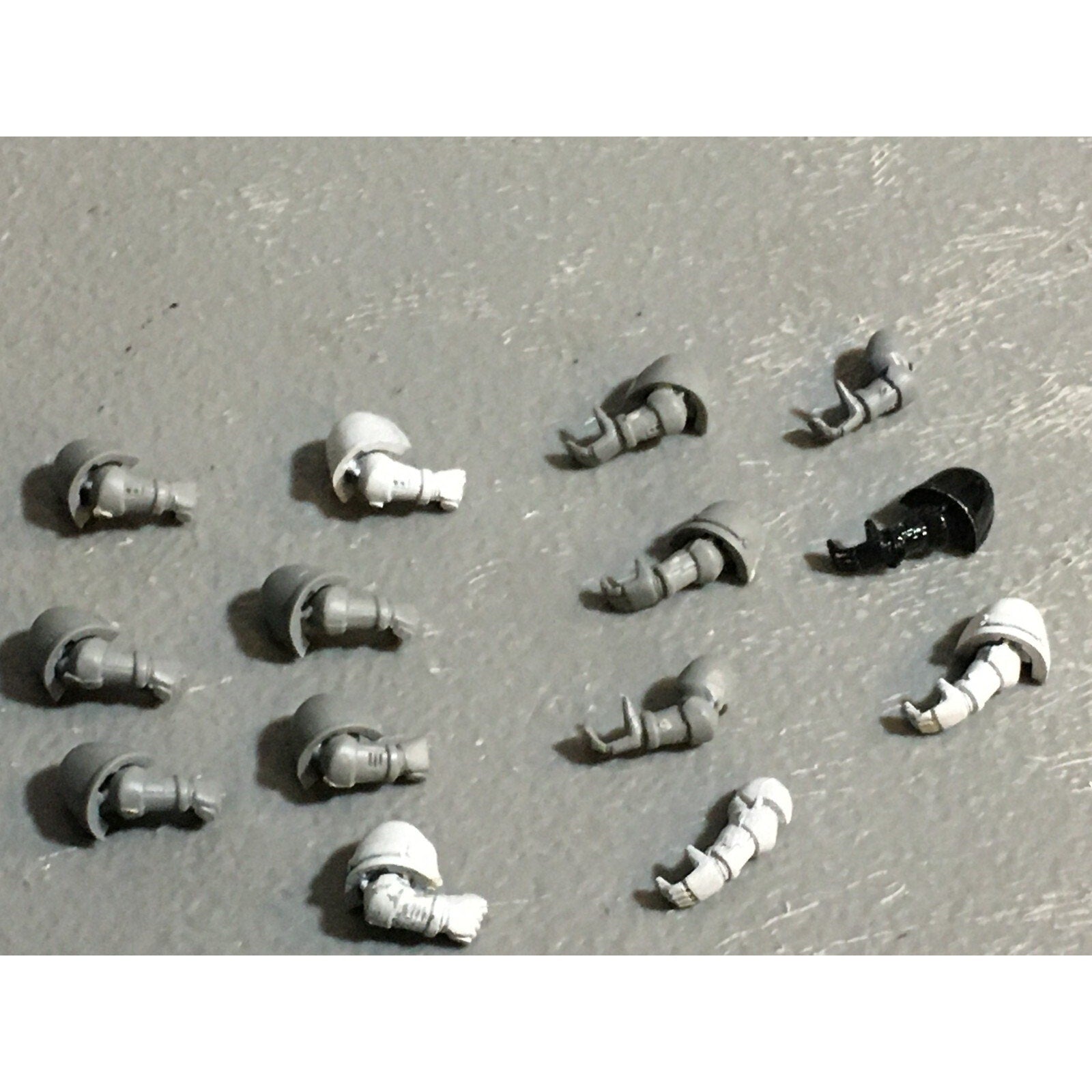 A22947 WARHAMMER 40K SPACE MARINES BITS LOT ARMS GAMES WORKSHOP GW