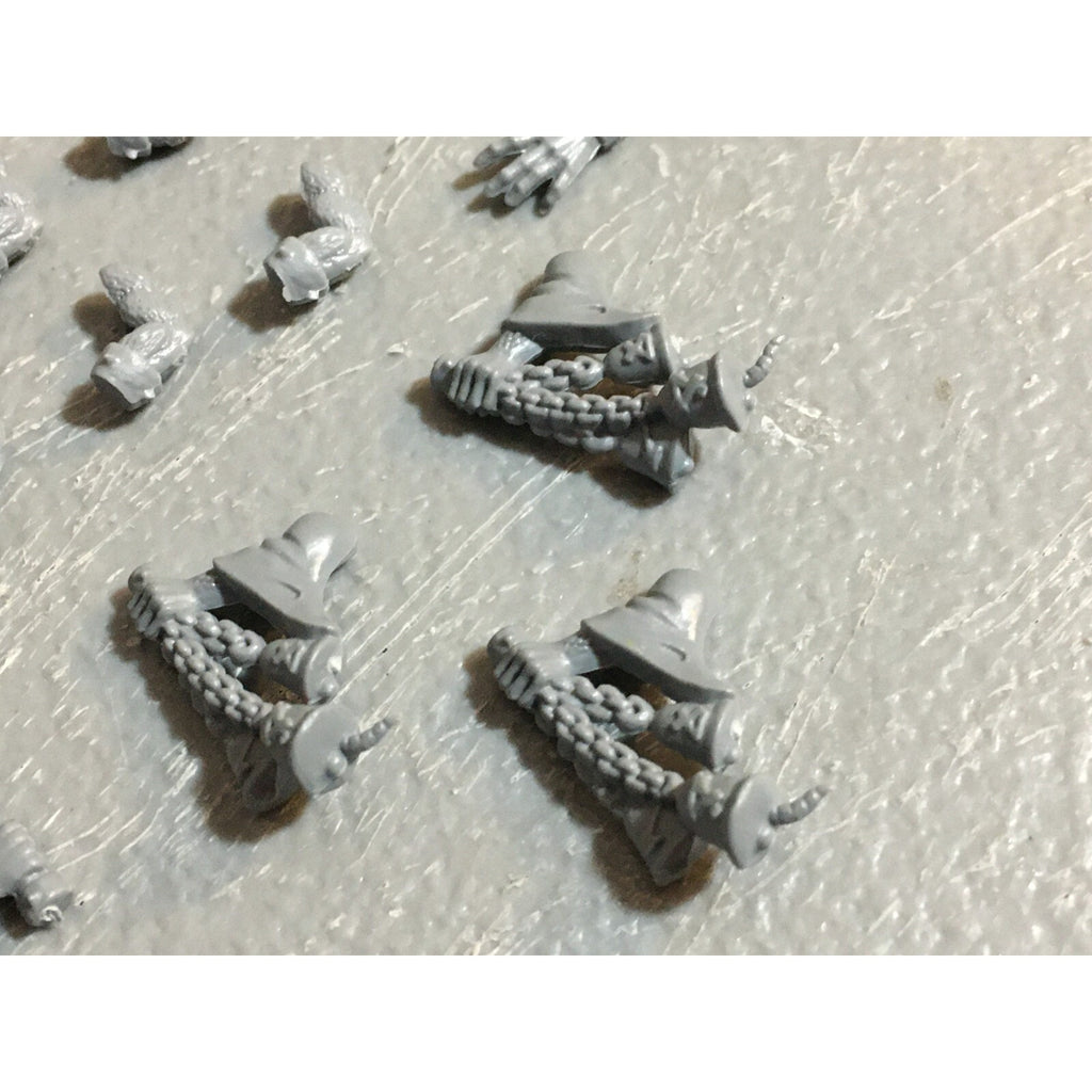 A23449 WARHAMMER FANTASY SKAVEN BITS LOT MIXED CLANRAT PLAGUE MONK RUNNER GW
