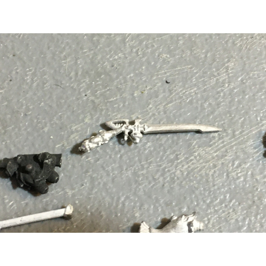 A32490 WARHAMMER 40K METAL MIXED BITS LOT ELDAR CRAFTWORLDS IMPERIAL GUARD GW