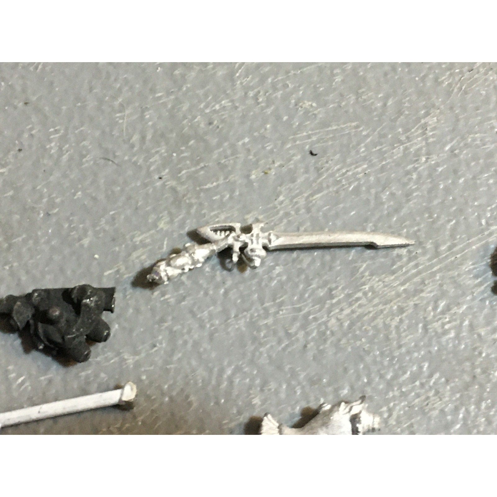 A32490 WARHAMMER 40K METAL MIXED BITS LOT ELDAR CRAFTWORLDS IMPERIAL GUARD GW