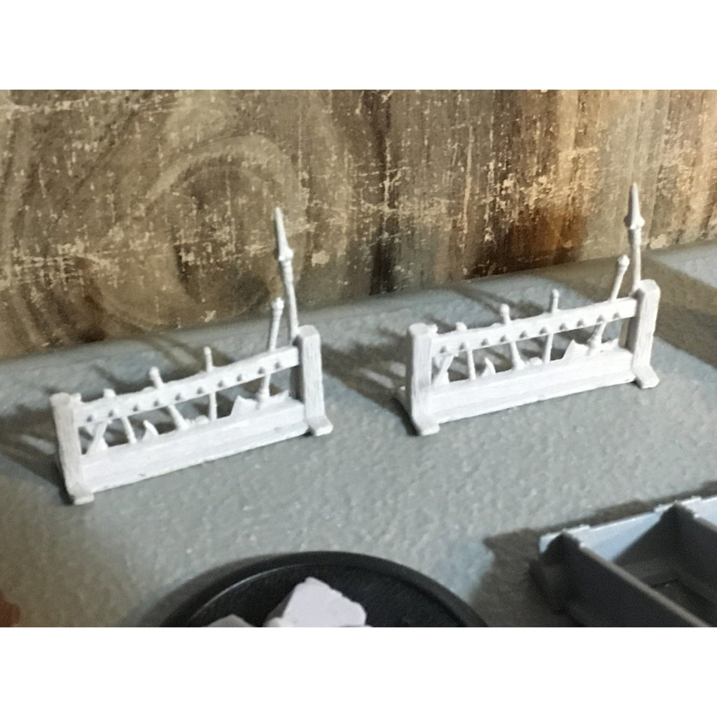 A32576 UNKNOWN MINIATURES PLASTIC TERRAIN LOT STATUE WEAPON RACK WALL LAMP POST
