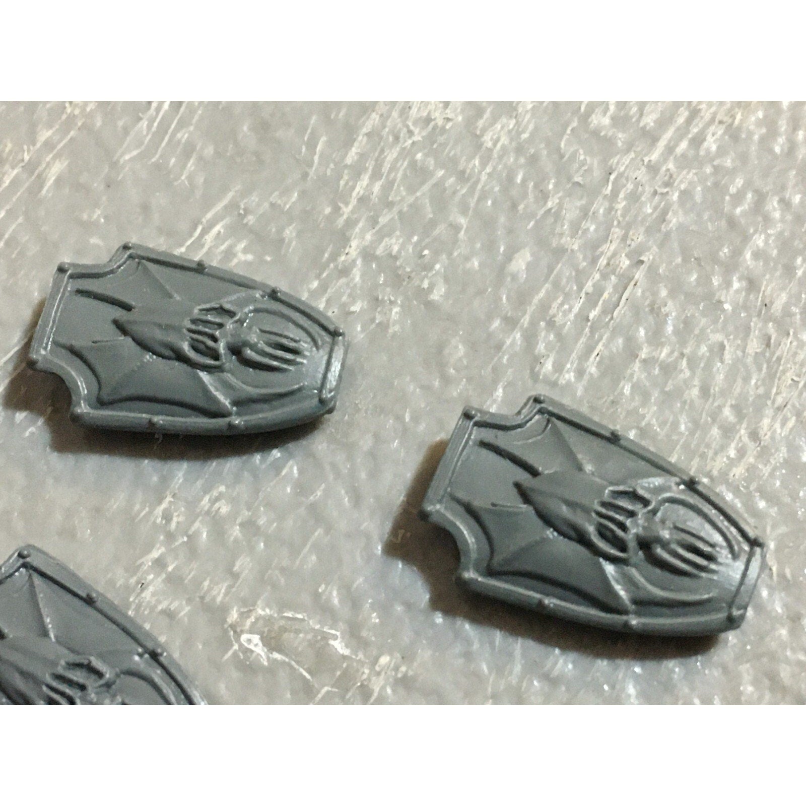 A23410 WARHAMMER FANTASY VAMPIRE COUNTS UNDEAD BITS LOT SHIELDS GAMES WORKSHOP