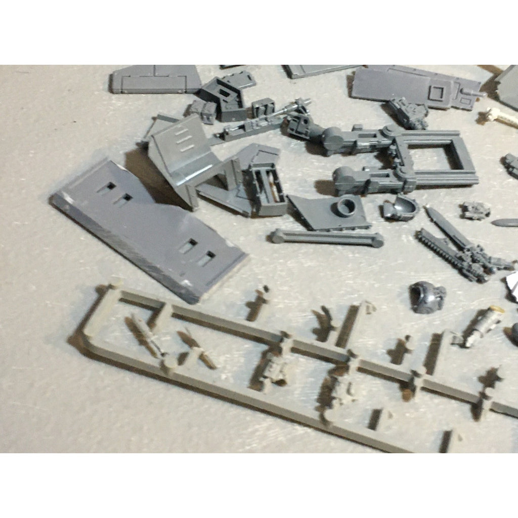 A24530 WARHAMMER 40K SPACE MARINES BITS LOT TANK ARMS OATHS GW