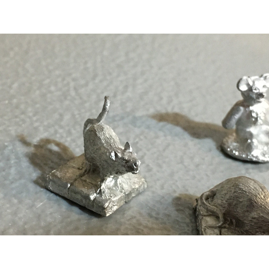 A32522 UNKNOWN METAL MINIATURES FAMILIAR? RAT TEDDY BEAR TABLETOP