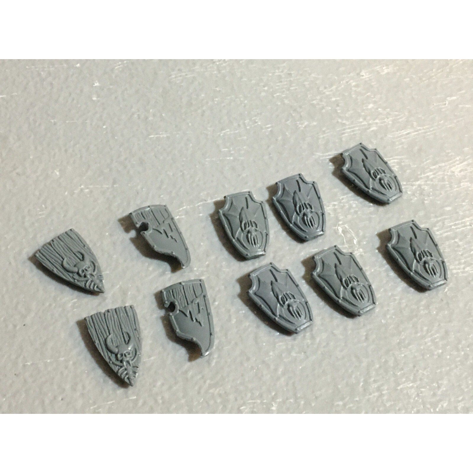 A23410 WARHAMMER FANTASY VAMPIRE COUNTS UNDEAD BITS LOT SHIELDS GAMES WORKSHOP