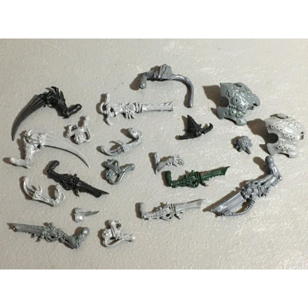 A22317 WARHAMMER 40K TYRANIDS BITS LOT MIXED GAMES WORKSHOP GW