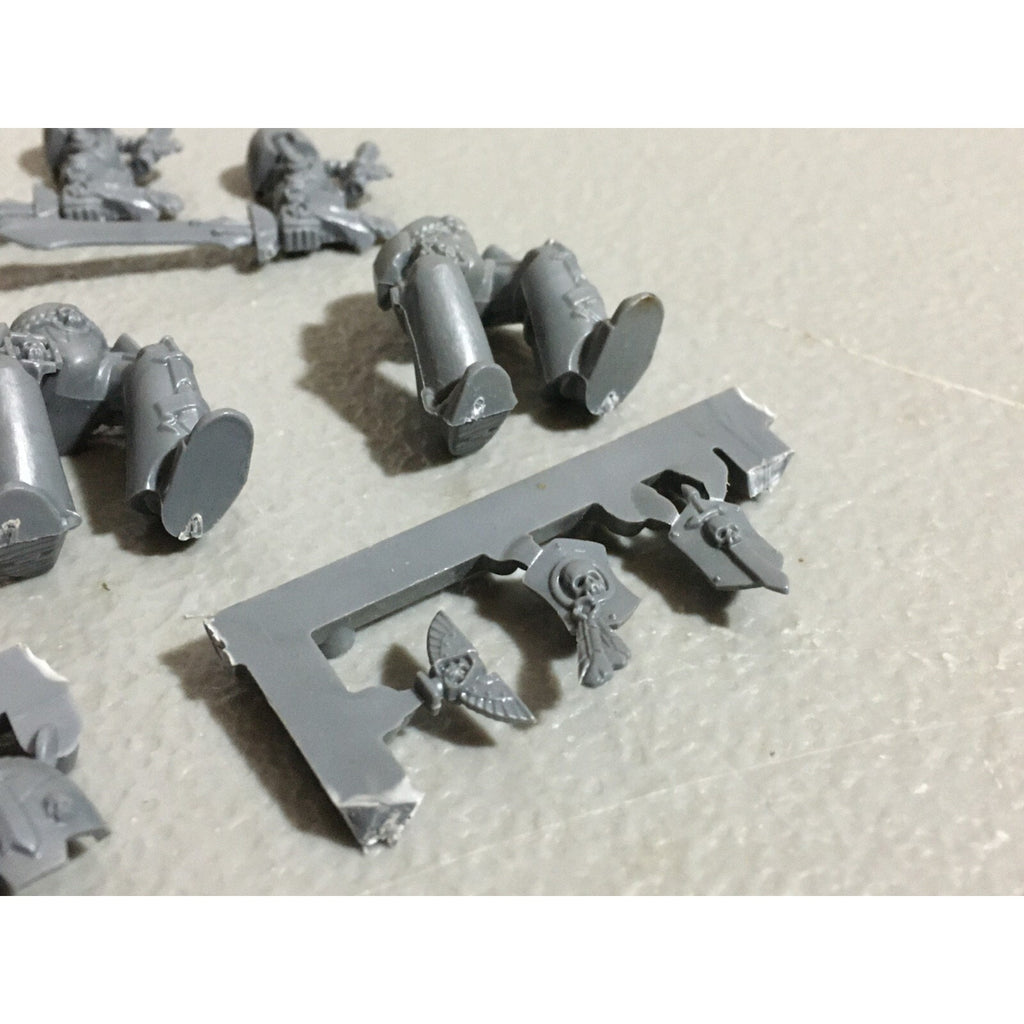 A19888 WARHAMMER 40K DARK ANGELS BITS LOT TERMINATOR LEGS SHOULDER PADS