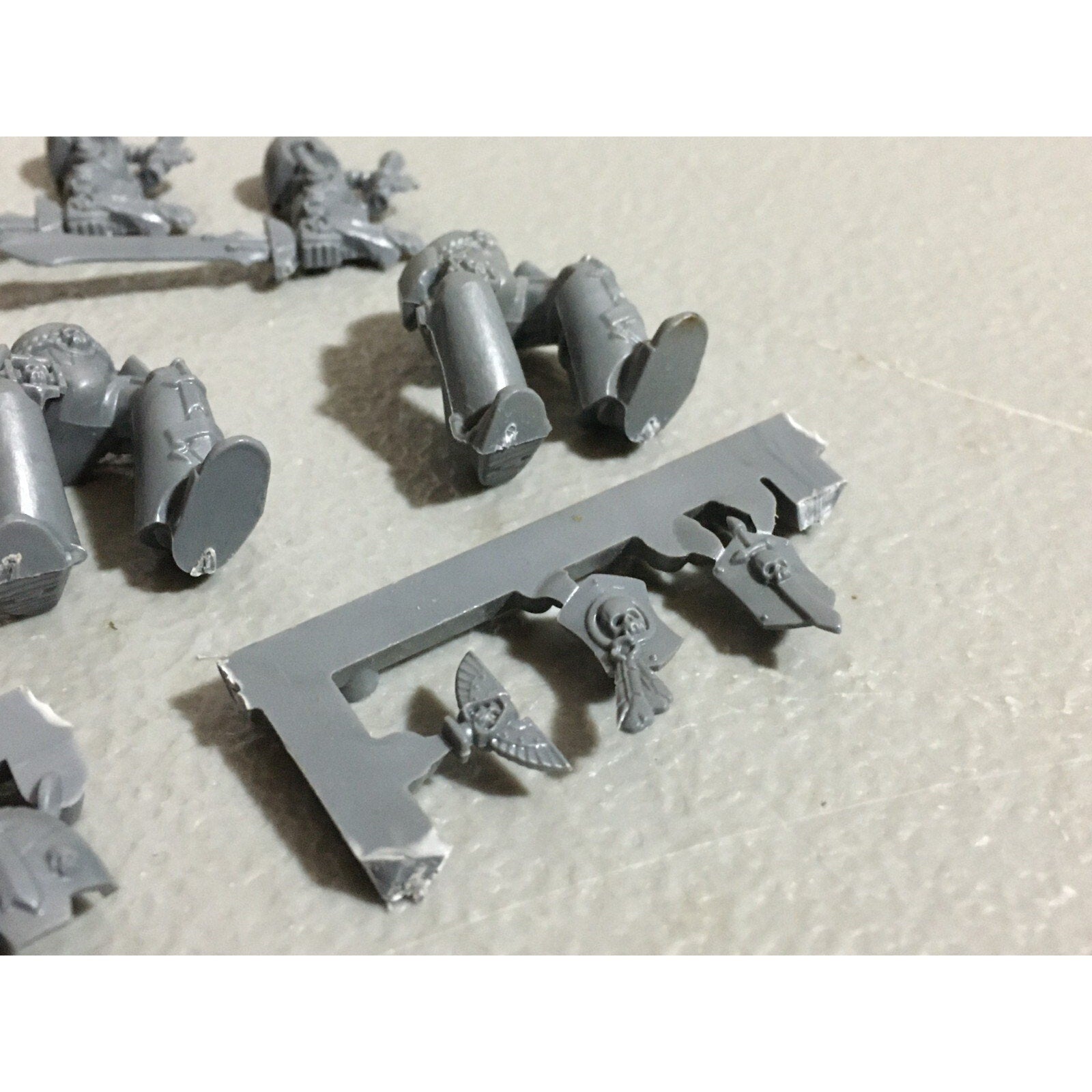 A19888 WARHAMMER 40K DARK ANGELS BITS LOT TERMINATOR LEGS SHOULDER PADS
