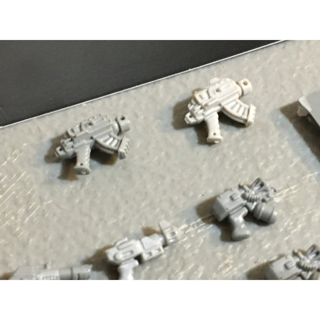 A33593 WARHAMMER 40K MIXED BITS LOT ROGUE TRADER PISTOLS GUNS GW