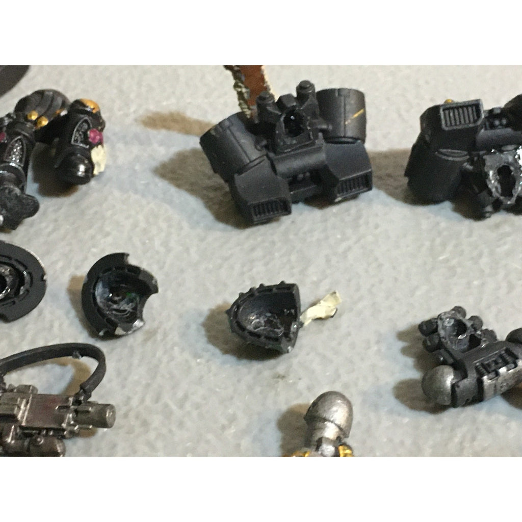 A33581 WARHAMMER 40K SPACE MARINES BITS LOT JUMP LEGS CHEST ARMS GW