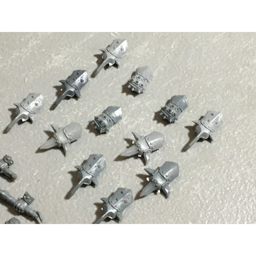 A22581 WARHAMMER FANTASY OGRE KINGDOMS BITS LOT HANDS GAMES WORKSHOP GW