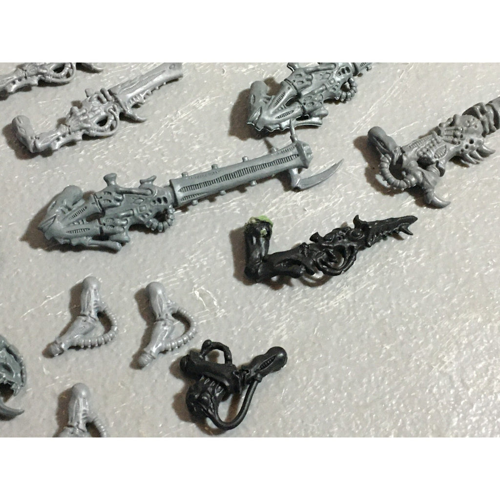 A22316 WARHAMMER 40K TYRANIDS BITS LOT MIXED GAMES WORKSHOP GW