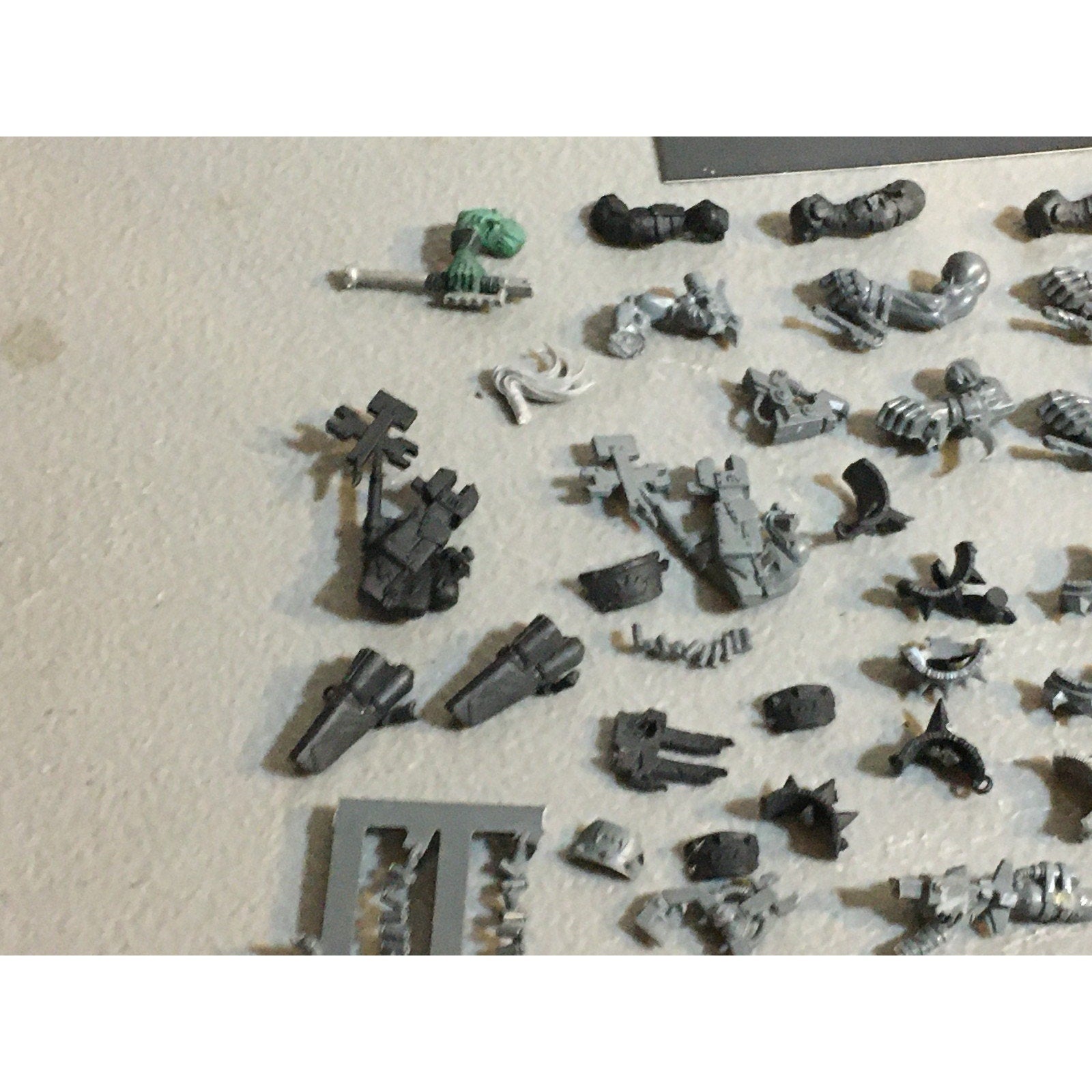 A33589 WARHAMMER 40K SPACE ORKS BITS LOT MIXED ACCESSORY ARM BACKPACK PP