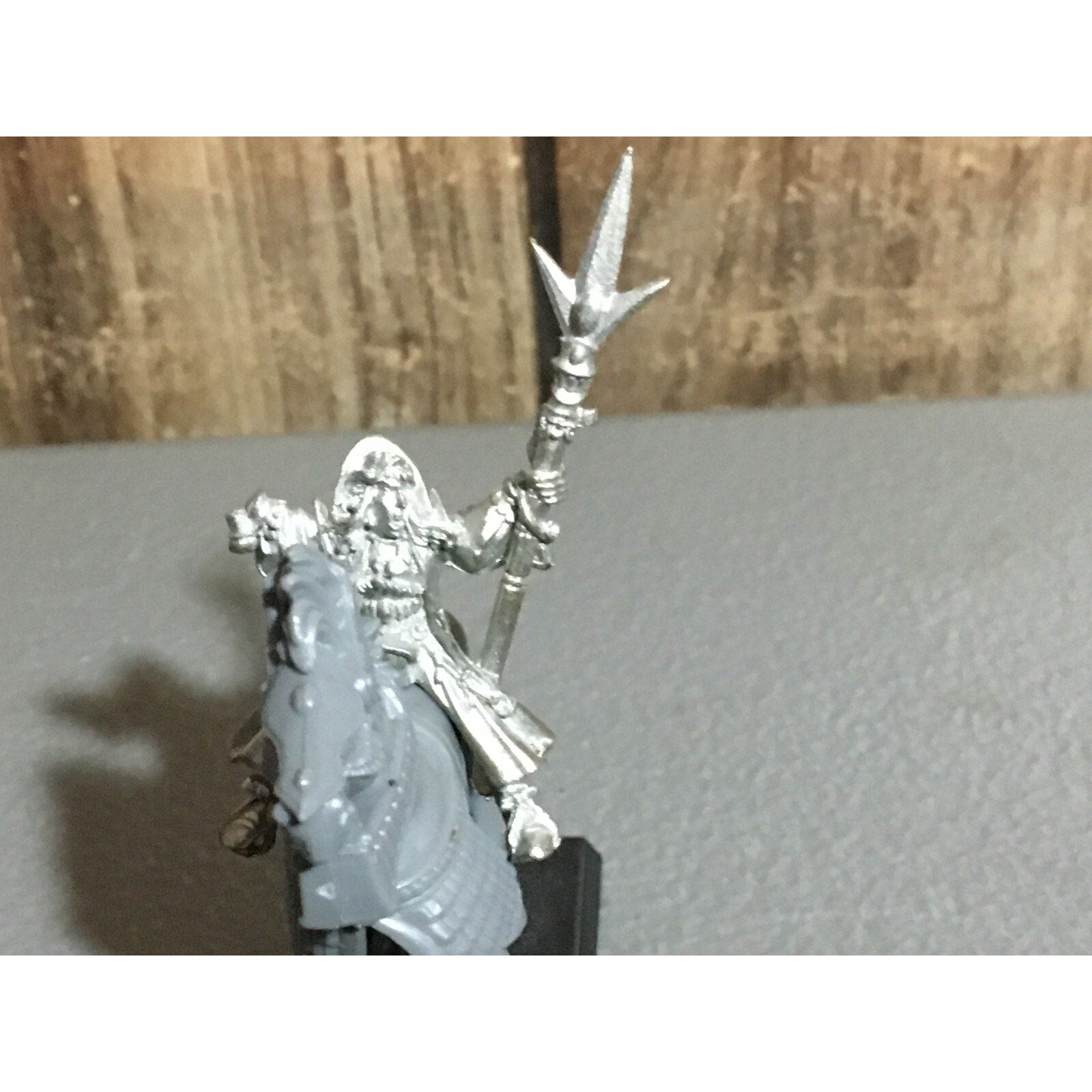 A23910 WARHAMMER FANTASY HIGH ELVES METAL MOUNTED CLASSIC MAGE MISS HAND TAIL