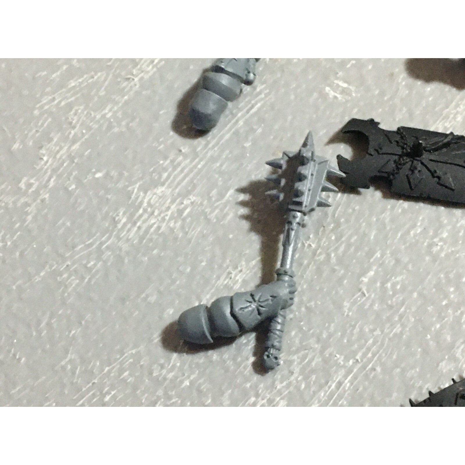 A22244 WARHAMMER FANTASY CHAOS MORTALS BITS LOT KNIGHTS SHIELDS GW