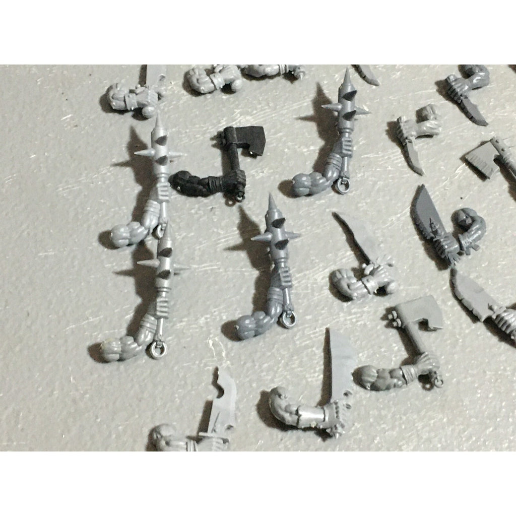 A22610 WARHAMMER FANTASY ORCS & GOBLINS BITS LOT ORC BOYZ HAND WEAPONS GW