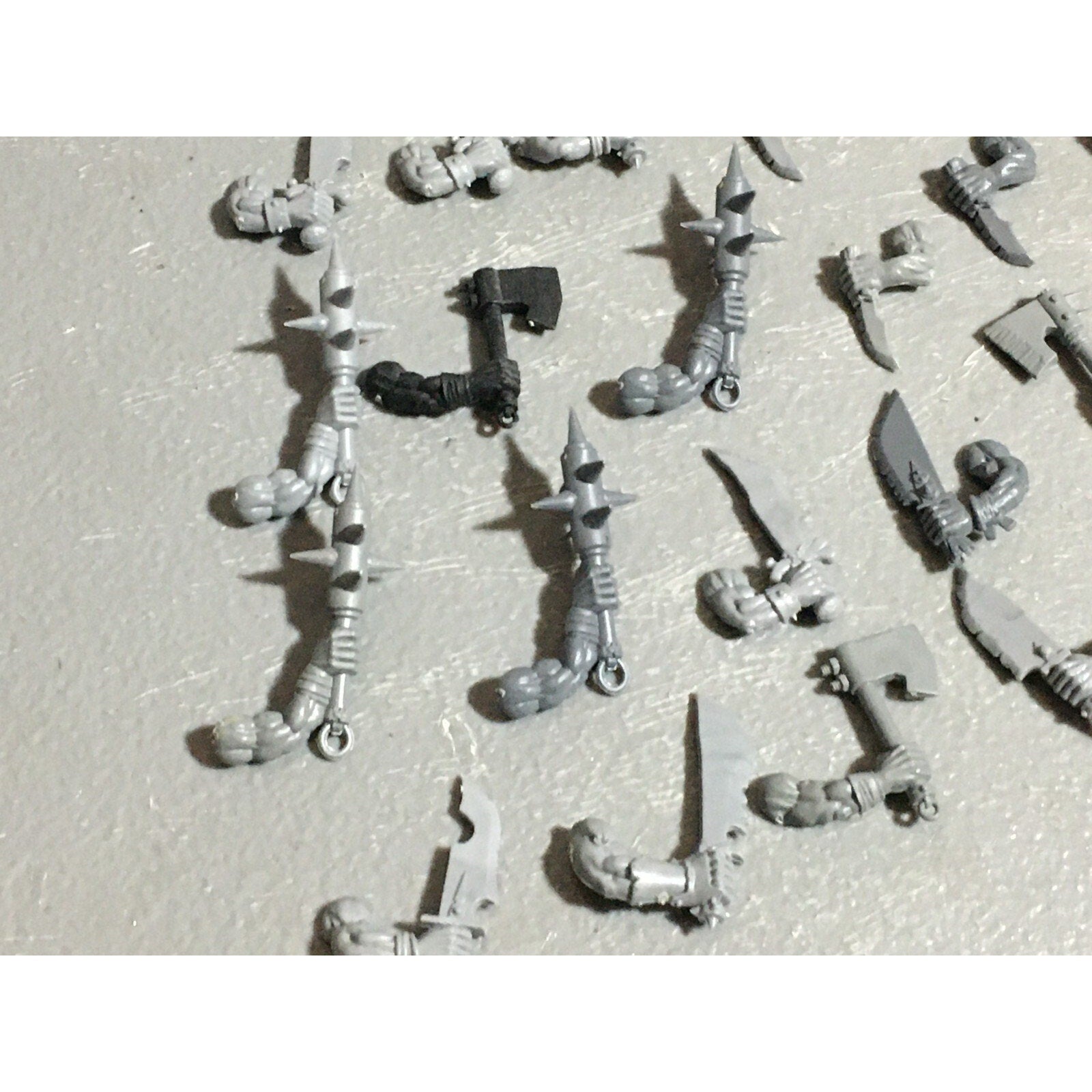 A22610 WARHAMMER FANTASY ORCS & GOBLINS BITS LOT ORC BOYZ HAND WEAPONS GW