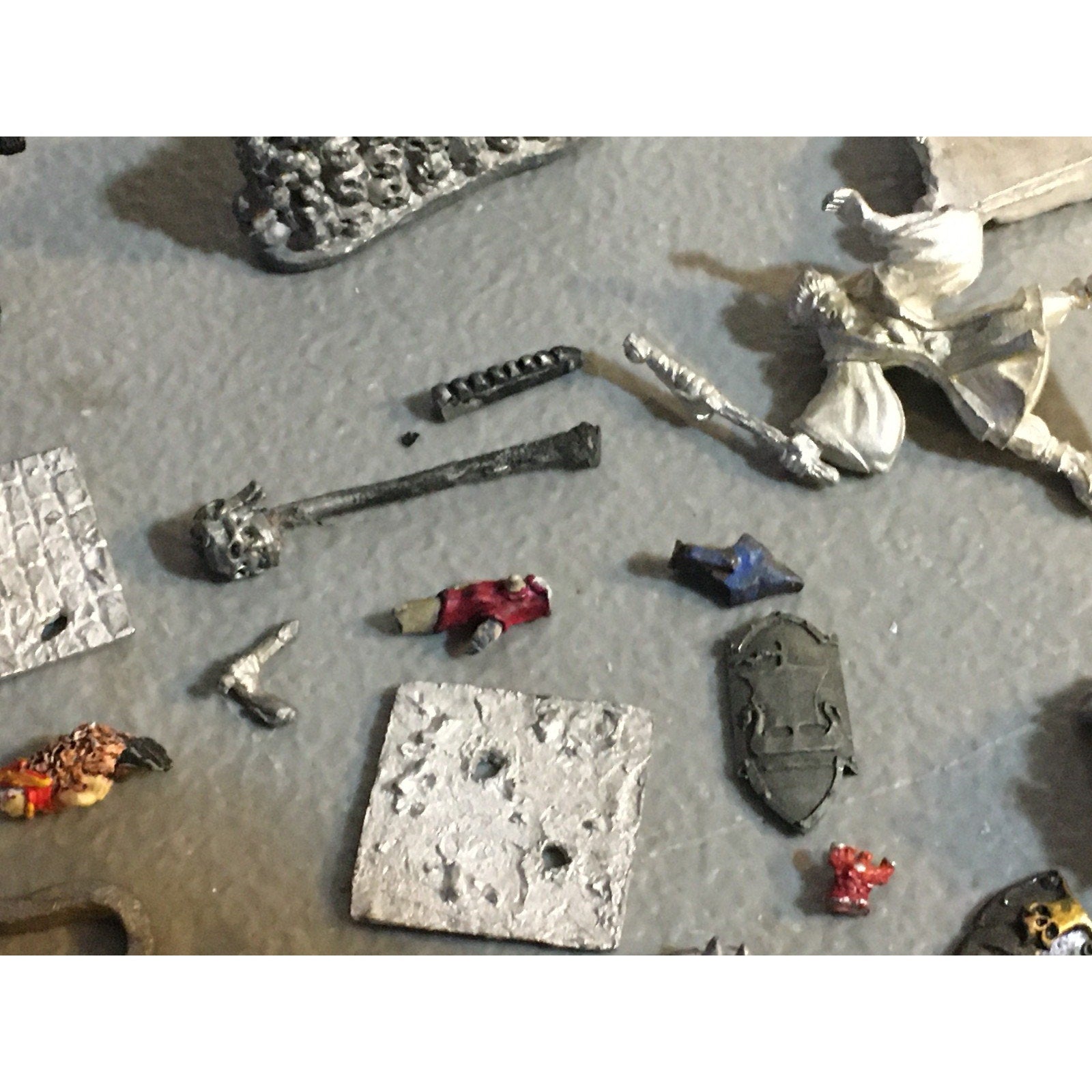 A32590 UNKNOWN MINIATURES METAL BITS LOT SKULL PILE ARM WEAPON CREATURE HEAD