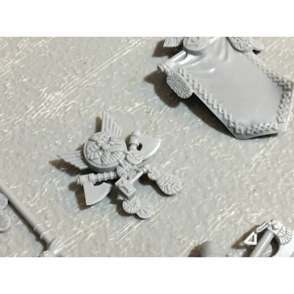 A23400 WARHAMMER FANTASY DWARFS BITS LOT WARRIORS ARMS BANNER GAMES WORKSHOP GW