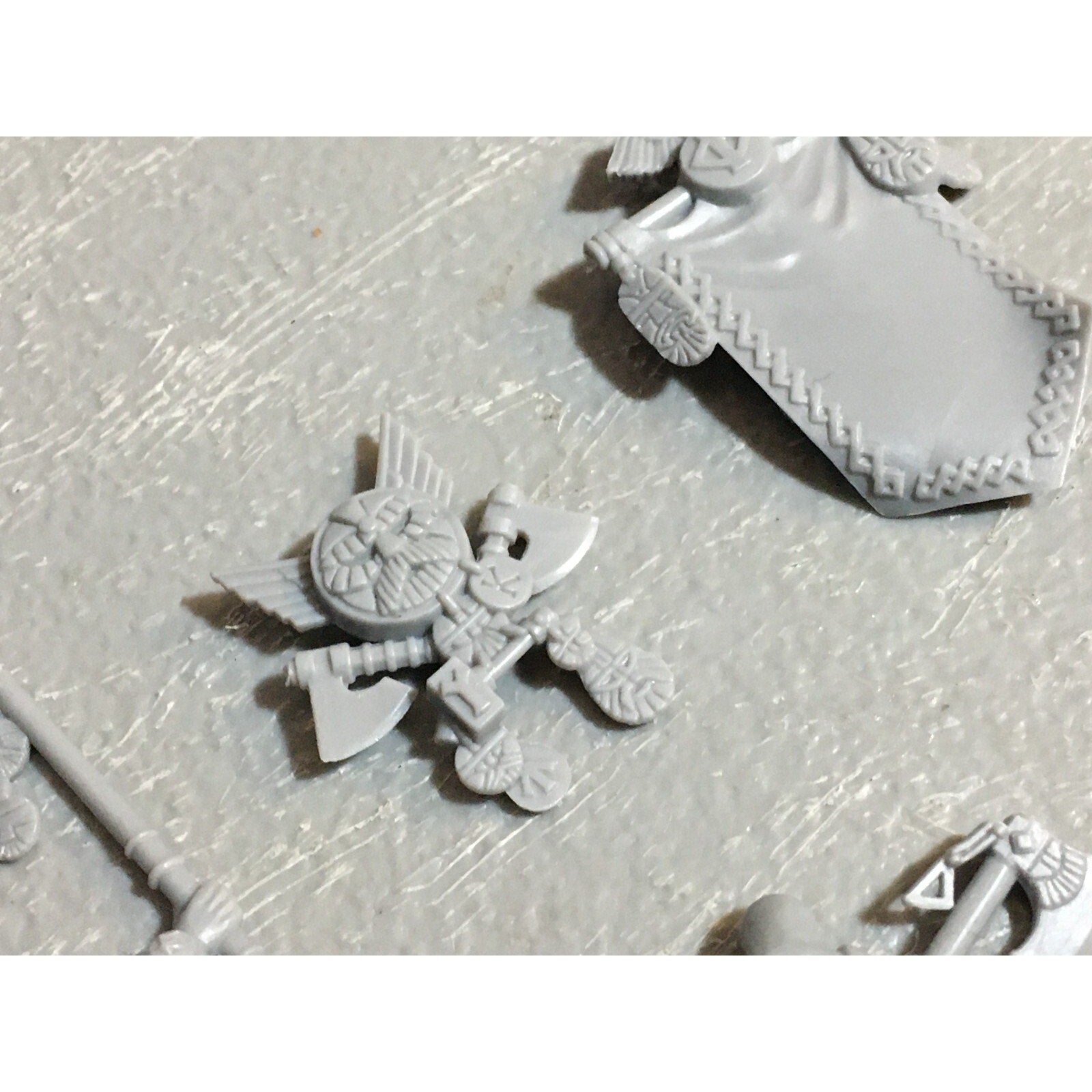 A23400 WARHAMMER FANTASY DWARFS BITS LOT WARRIORS ARMS BANNER GAMES WORKSHOP GW