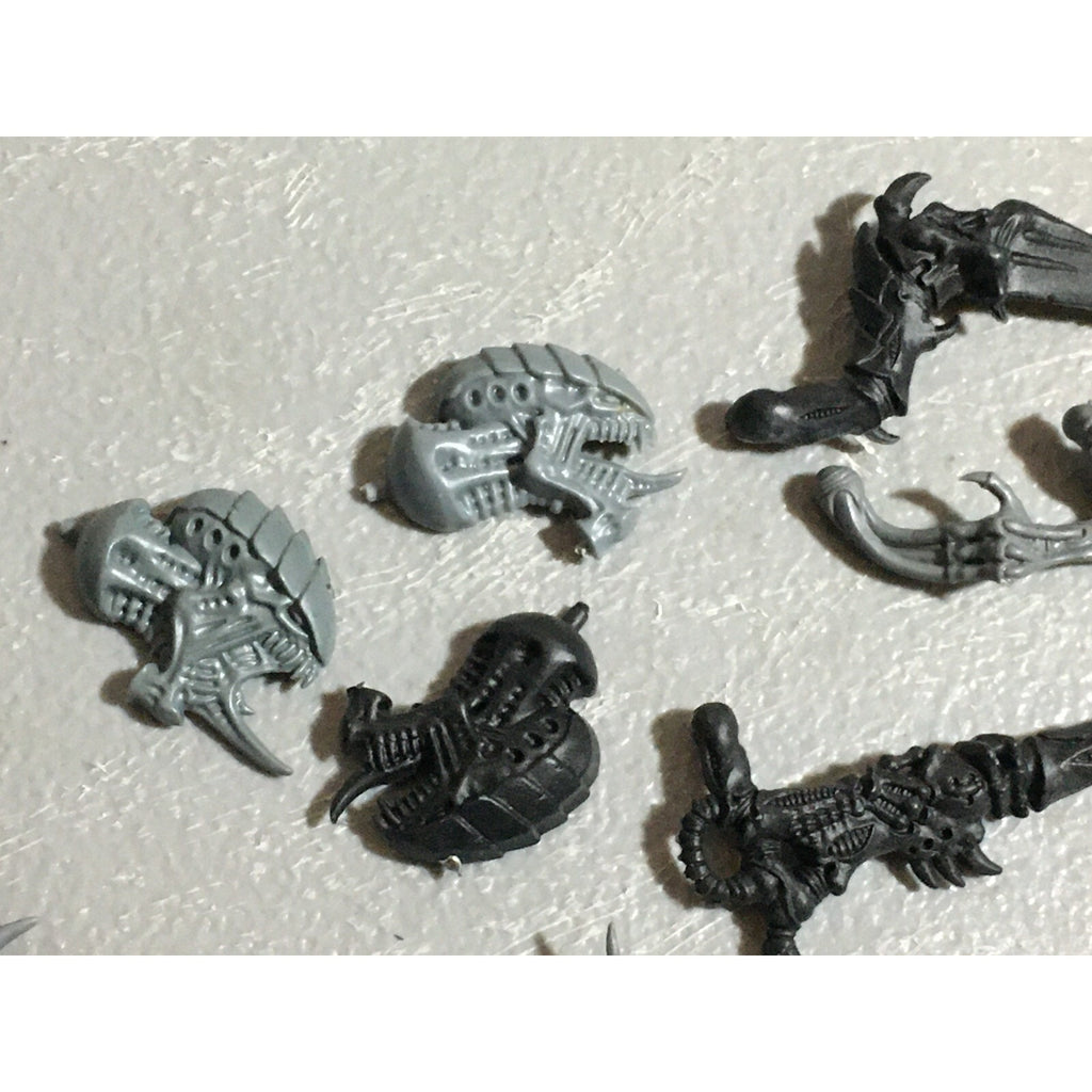 A22314 WARHAMMER 40K TYRANIDS BITS LOT MIXED GAMES WORKSHOP GW