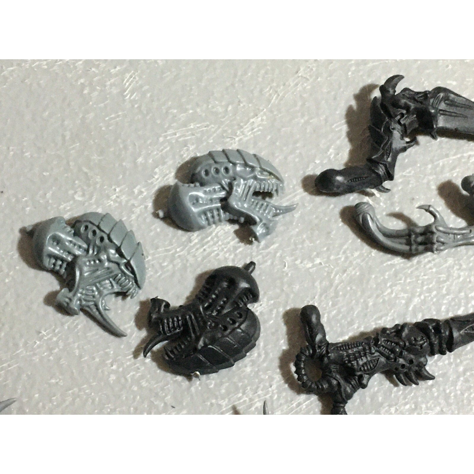 A22314 WARHAMMER 40K TYRANIDS BITS LOT MIXED GAMES WORKSHOP GW