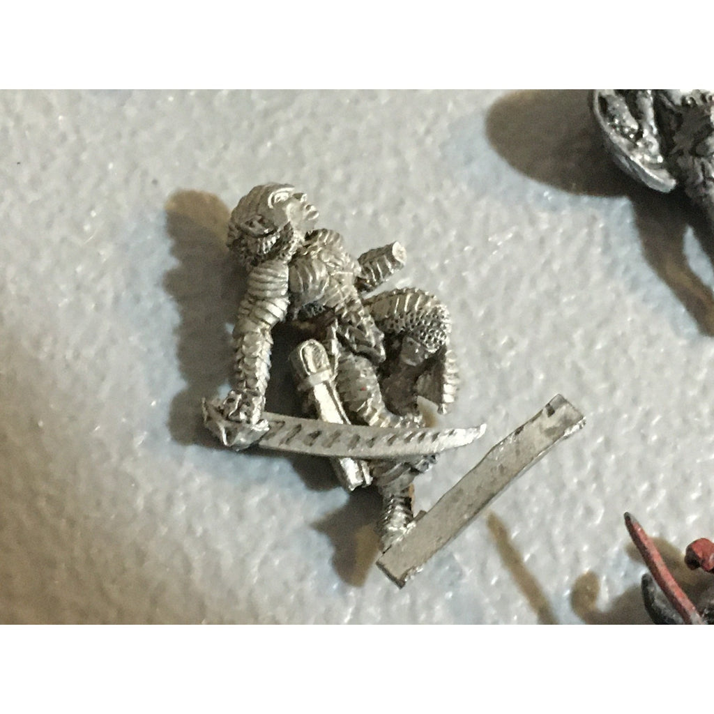 A32532 UNKNOWN METAL MINIATURES INCOMPLETE LOT HUMAN ELF WARRIOR