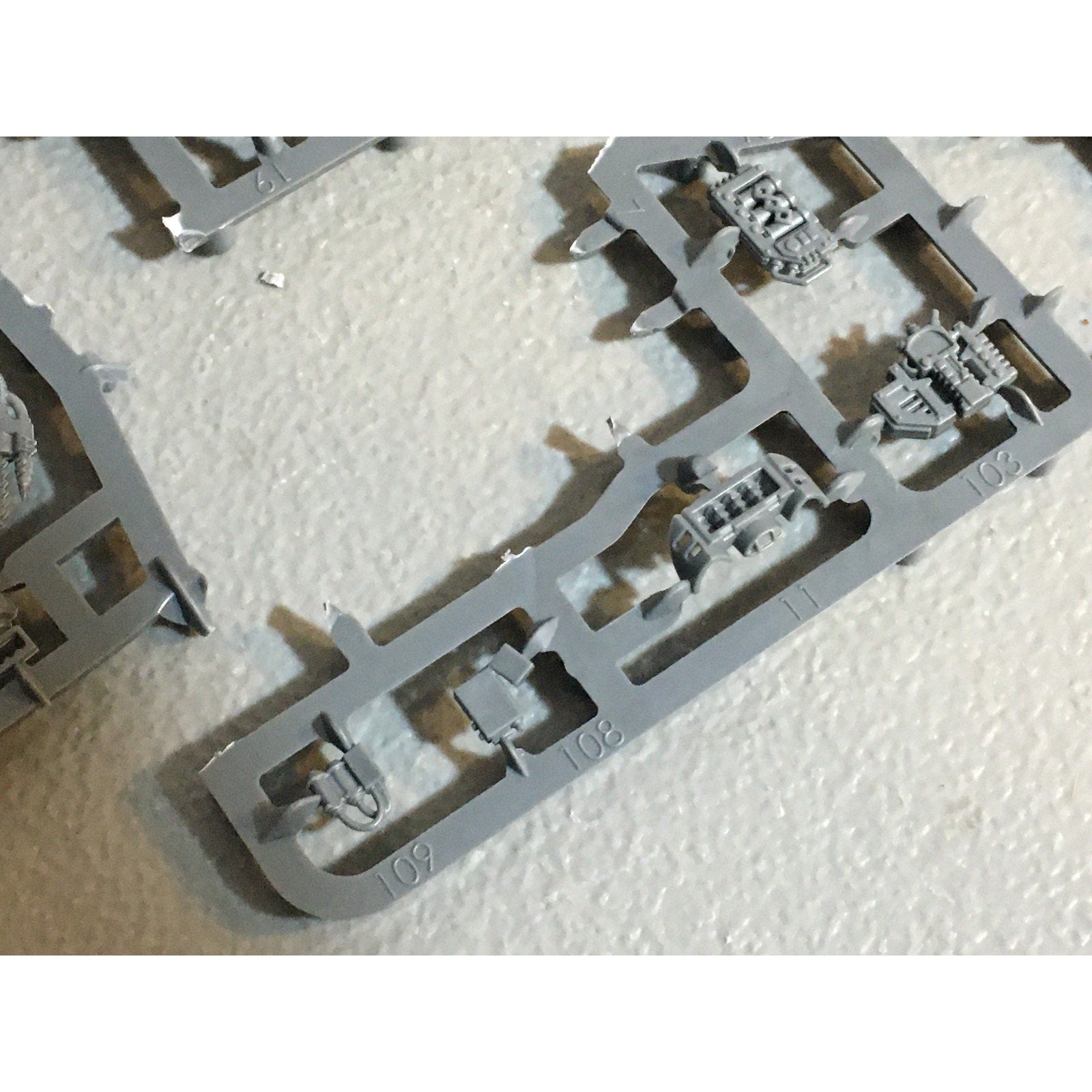 A29497 WARHAMMER 40K SPACE MARINES DARK ANGELS BITS ON SPRUE LOT RAVENWING GW