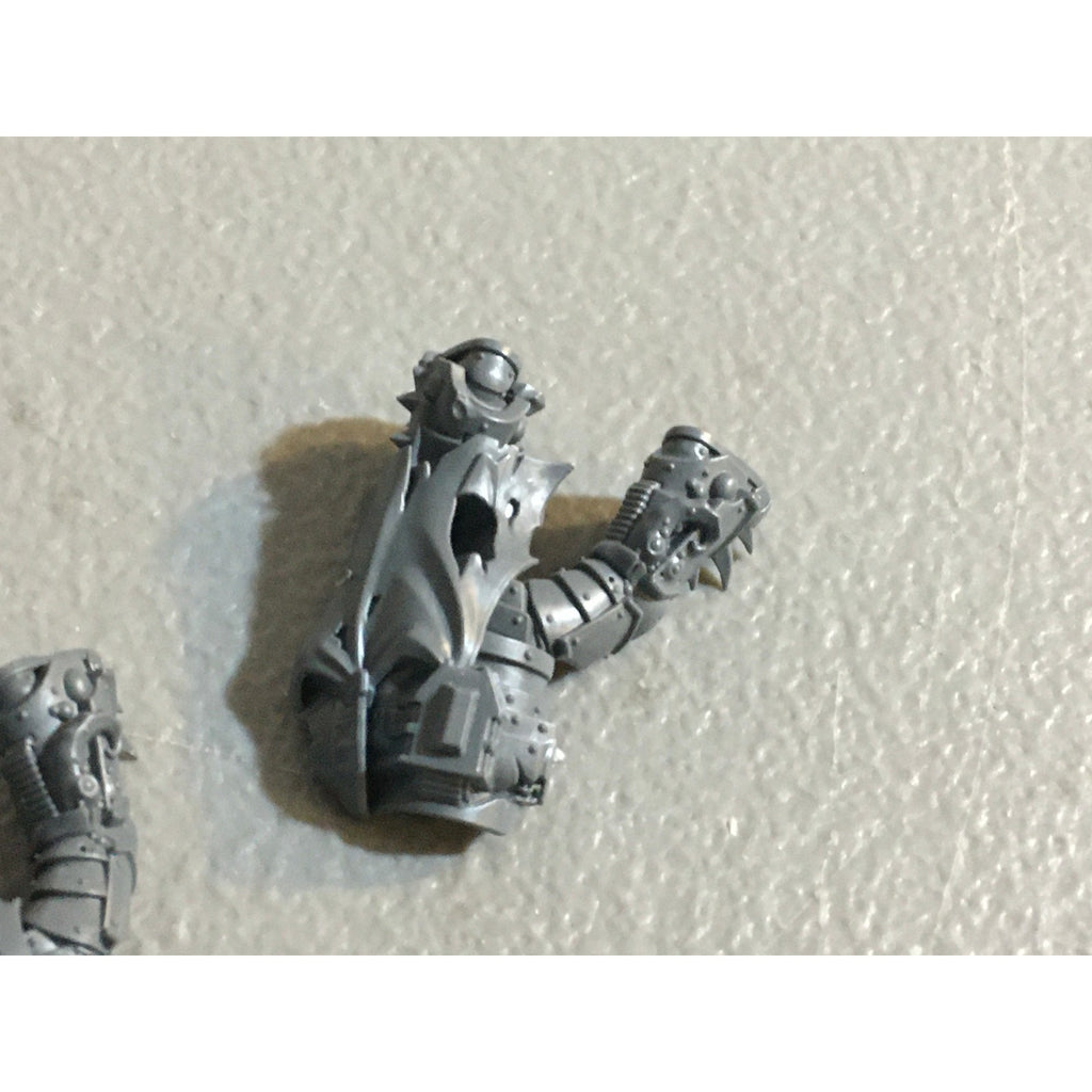 A31461 WARHAMMER 40K CHAOS DEATH GUARD BITS LOT BOLTER LEGS PLAGUE KNIFE GW
