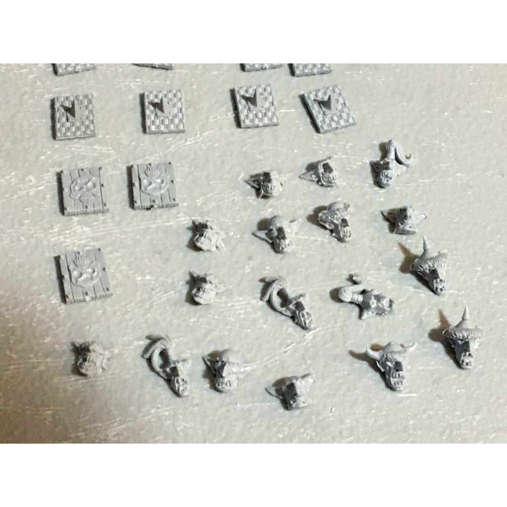 A23395 WARHAMMER FANTASY ORCS & GOBLINS BITS LOT GOBLIN SHIELDS HEADS GW
