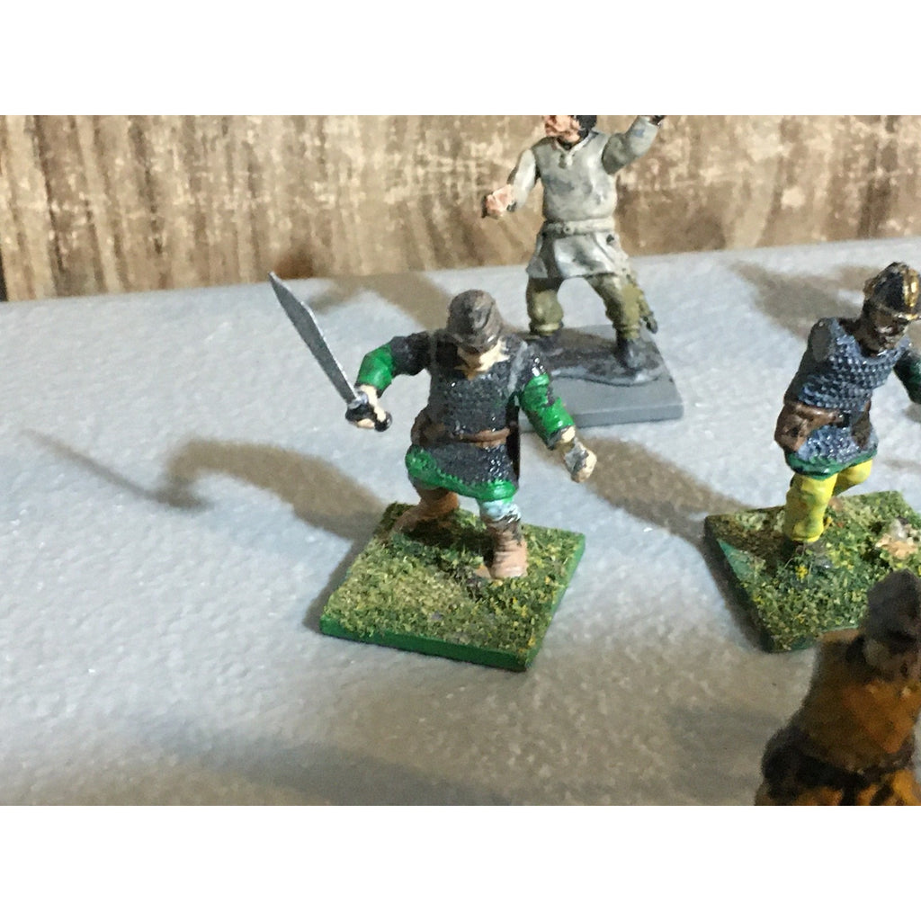 A32498 UNKNOWN PLASTIC MINIATURES INCOMPLETE LOT FANTASY HUMAN WARRIOR SOLDIER