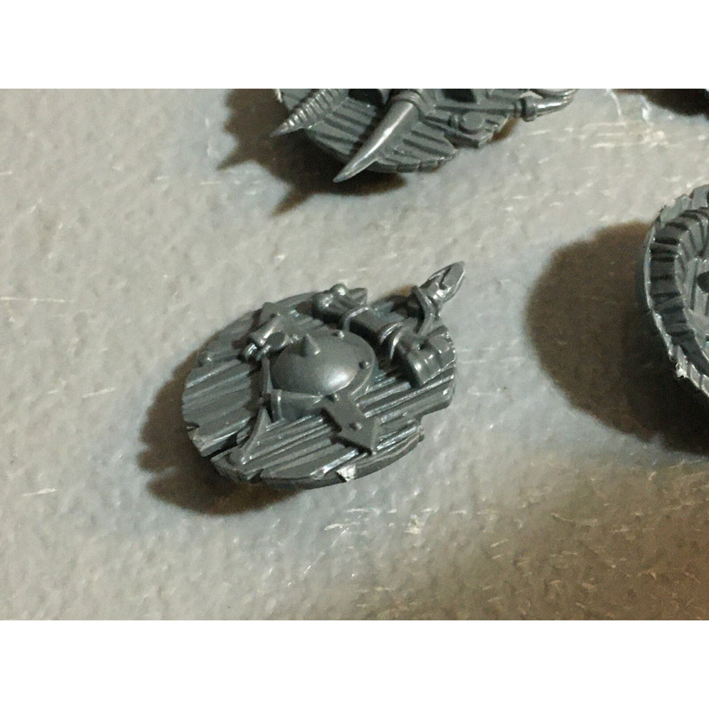 A23163 WARHAMMER FANTASY CHAOS BEASTMEN BITS LOT MINOTAUR SHIELDS GAMES WORKSHOP